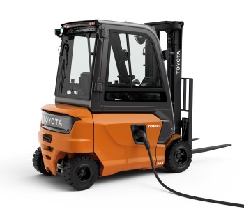 Carretilla contrapesadas eléctrica de 4 ruedas Toyota Traigo48 con cargador de iones de litio