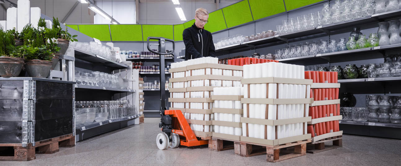 Transpaleta manual Toyota BT Lifter en taller