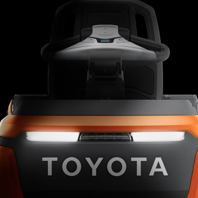 Vista frontal de la carretilla recogepedidos de bajo nivel Toyota Optio