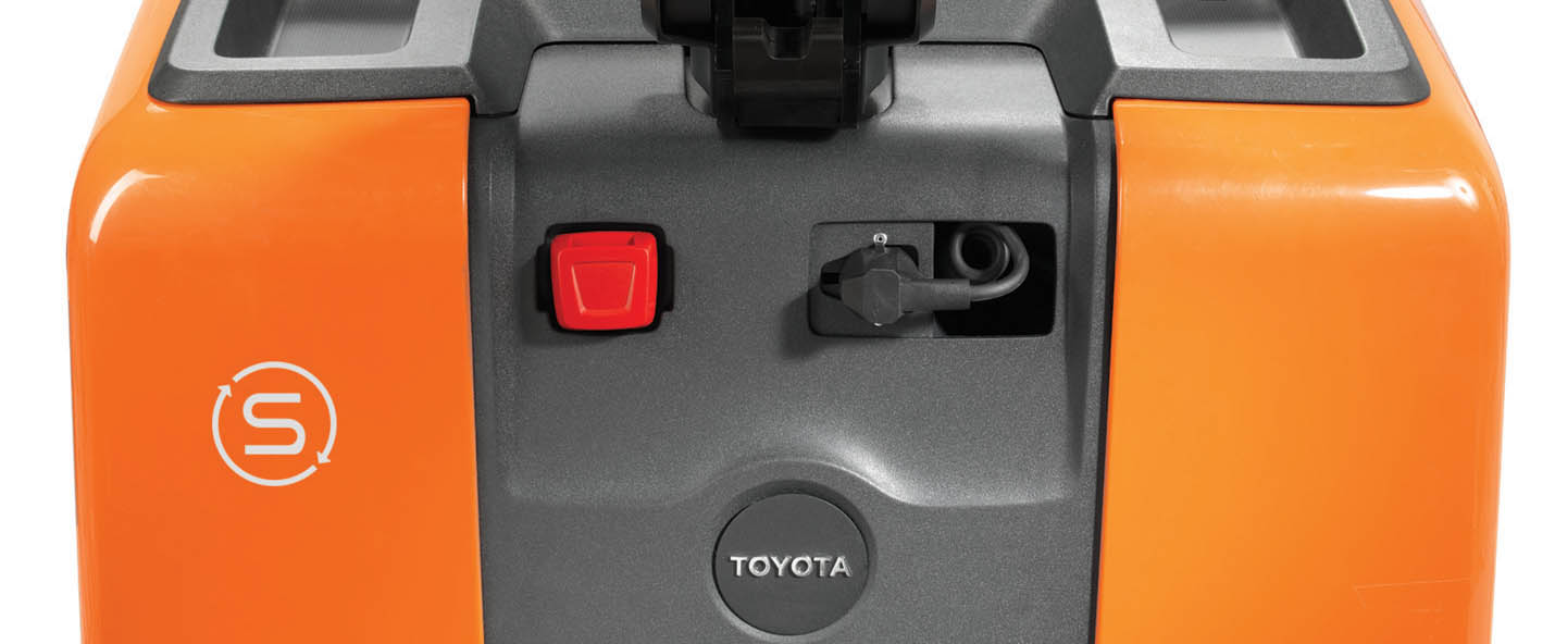 BT Levio LWE130 de Toyota transpaleta eléctrica. Cargador enchufe