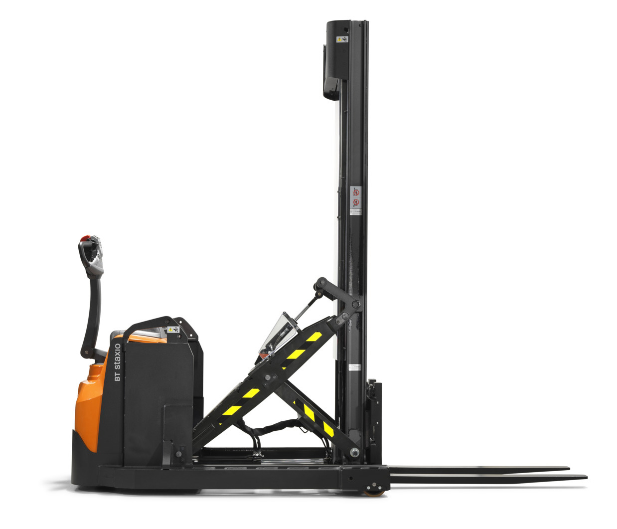 Apilador Toyota BT Staxio con mástil retráctil